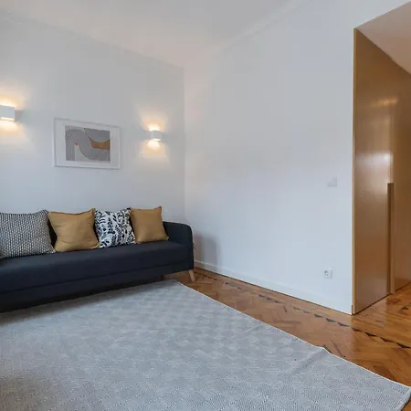 Gervasio Lobato Апартаменти