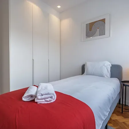 Gervasio Lobato Apartmán *